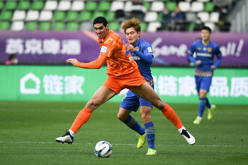 赛地聚焦——国王杯今夜热度飙升，上海久事防线松动，话题不断，赛程密集仍需轮换的简单介绍