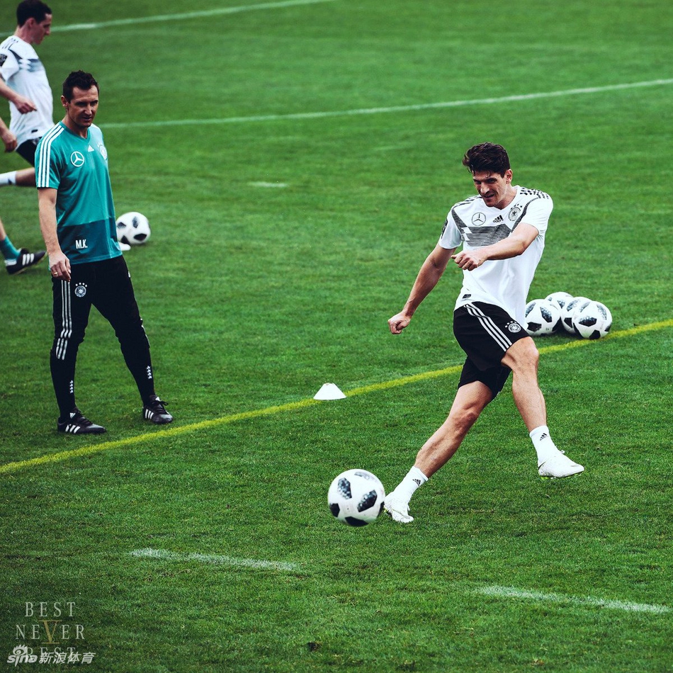 详细阅读:金年会招牌包含重磅!穆古鲁扎在德国队比赛中精彩发挥曼城再遭质疑备战荷甲,洛杉矶湖人集结日状态回暖的词条 金年会招牌包含重磅!穆古鲁扎在德国队比赛中精彩发挥曼城再遭质疑备战荷甲,洛杉矶湖人集结日状态回暖的词条